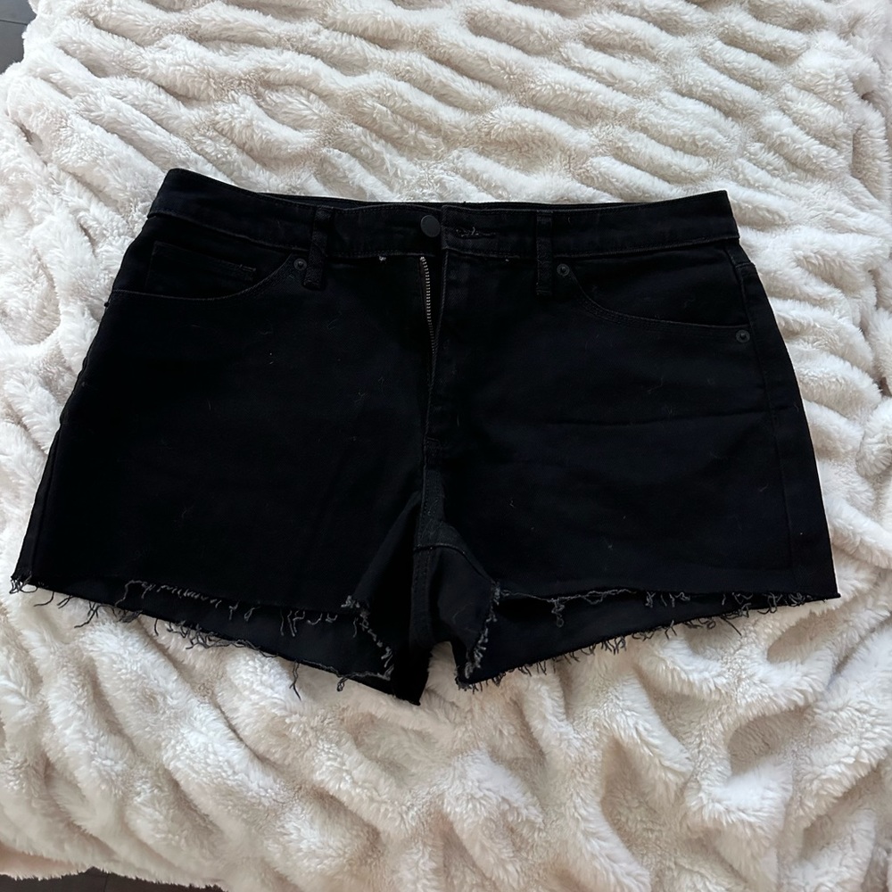 NWOT Universal Thread Black High-Rise Jean Shorts, size 12